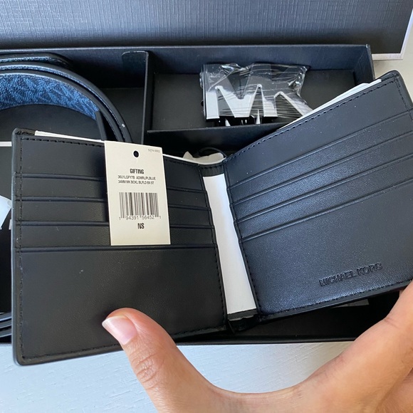 Michael Kors Men Box Set Wallet + Belt - Picture 5 of 8